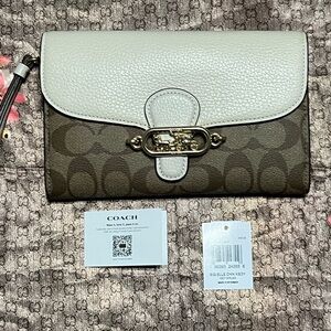 Coach Womens Signature Chain Crossbody-Multi-Use BNWT ❤️